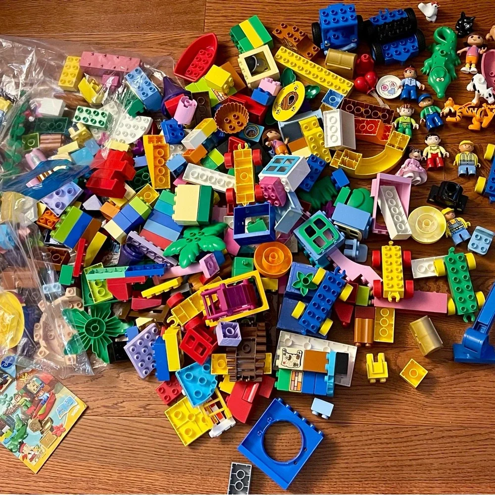Lego Duplo Mix - Red Yellow Blue Green Purple Pink White Black
